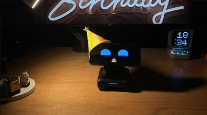 LOOI Robot Smart Toy Turn Smartphone Into a Desktop Robot Magnetic Mobile AI Gesture Facial Recognition GPT Voice Dialogue Toys